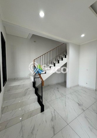 For Sale! Luxury House LT 126m2 Desain Elegan di Alam Sutera For Sale! Luxury House LT 126m2 Desain Elegan di Alam Sutera