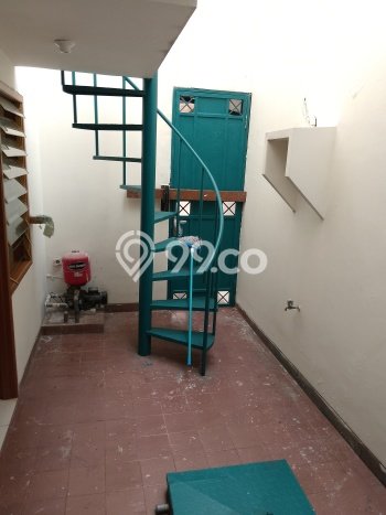 Rumah Elit Modern Tanpa Renovasi di Pulomas Jakarta Timur Rumah Elit Modern Tanpa Renovasi di Pulomas Jakarta Timur