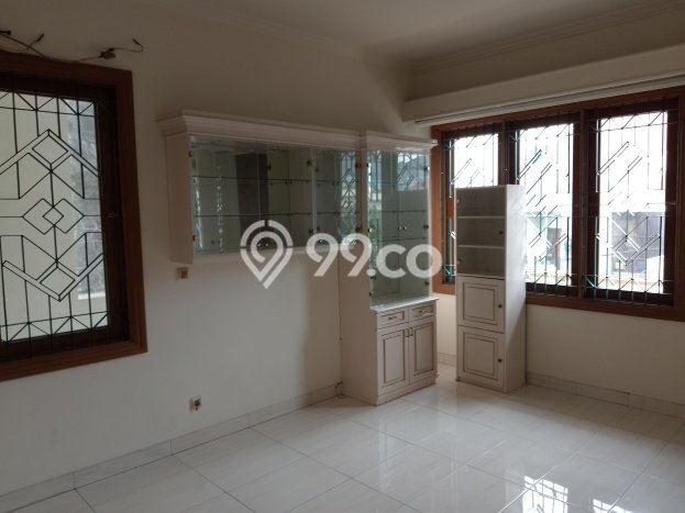 Rumah Elit Modern Tanpa Renovasi di Pulomas Jakarta Timur Rumah Elit Modern Tanpa Renovasi di Pulomas Jakarta Timur