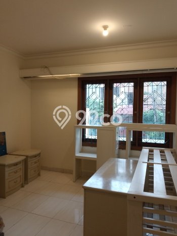 Rumah Elit Modern Tanpa Renovasi di Pulomas Jakarta Timur Rumah Elit Modern Tanpa Renovasi di Pulomas Jakarta Timur