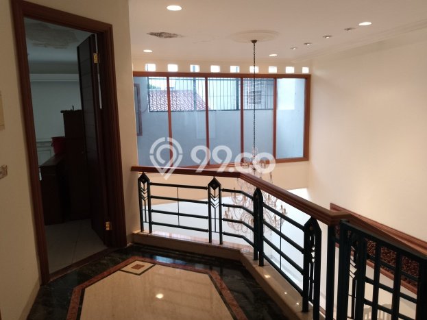 Rumah Elit Modern Tanpa Renovasi di Pulomas Jakarta Timur Rumah Elit Modern Tanpa Renovasi di Pulomas Jakarta Timur