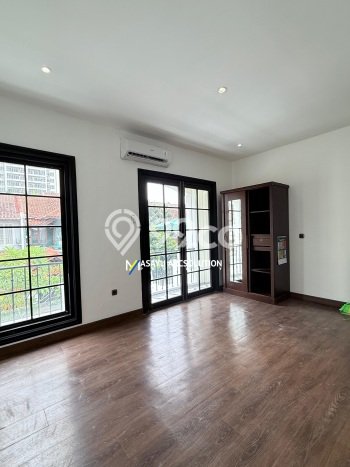 Rumah Mewah Siap Huni LT 150m2 di Cinere, Depok Rumah Mewah Siap Huni LT 150m2 di Cinere, Depok