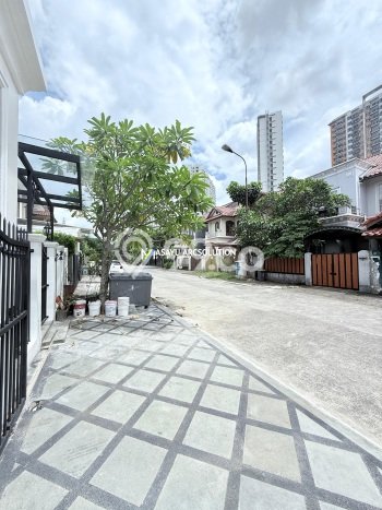 Rumah Mewah Siap Huni LT 150m2 di Cinere, Depok Rumah Mewah Siap Huni LT 150m2 di Cinere, Depok