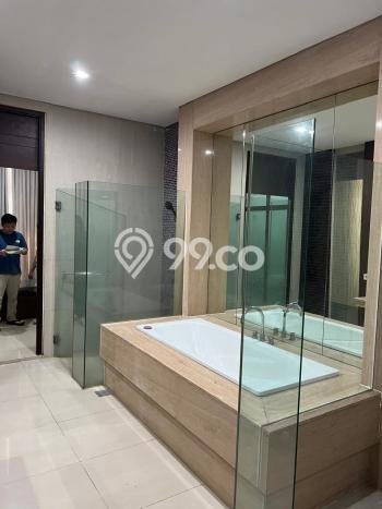 Lokasi strategis! Rumah siap huni disewakan di Kelapa Gading LB 540m2 Lokasi strategis! Rumah siap huni disewakan di Kelapa Gading LB 540m2