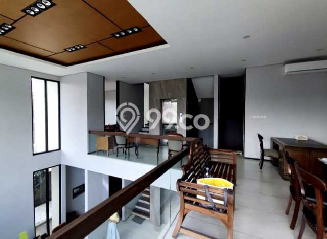 For Sale! Luxury House LT 320m2 Desain Elegan di Pulomas For Sale! Luxury House LT 320m2 Desain Elegan di Pulomas
