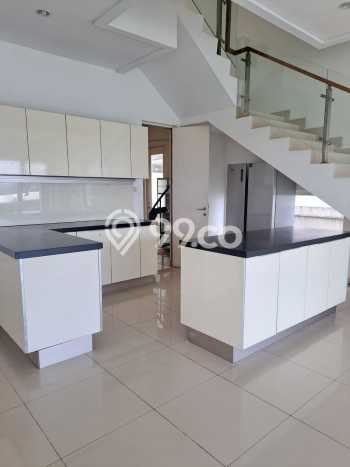 Rumah Mewah LB 338m2 Siap Huni Desain Elegan di Sentul City, Bogor Rumah Mewah LB 338m2 Siap Huni Desain Elegan di Sentul City, Bogor