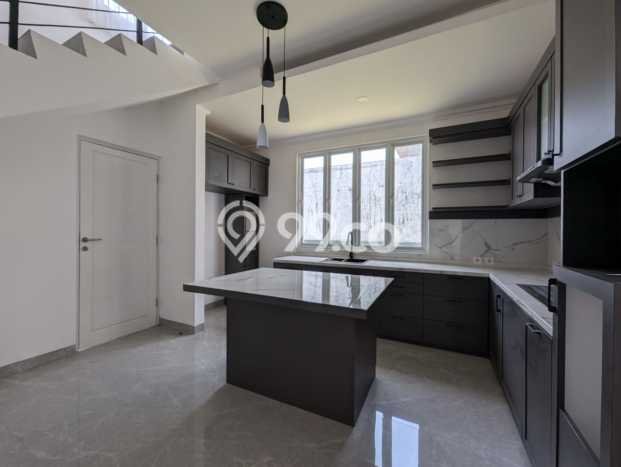 Rumah Mewah LB 250m2 Siap Huni Desain Elegan di Sentul City, Bogor Rumah Mewah LB 250m2 Siap Huni Desain Elegan di Sentul City, Bogor