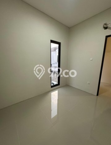 Rumah Mewah LB 86m2 Siap Pakai Desain Elegan di Bintaro, Tangerang Selatan Rumah Mewah LB 86m2 Siap Pakai Desain Elegan di Bintaro, Tangerang Selatan