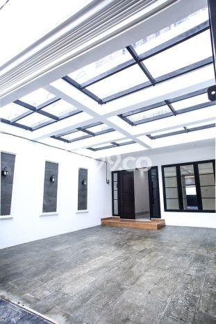 Ready to Use! Premium House LT 159m2 Desain Elegan di Bintaro Ready to Use! Premium House LT 159m2 Desain Elegan di Bintaro