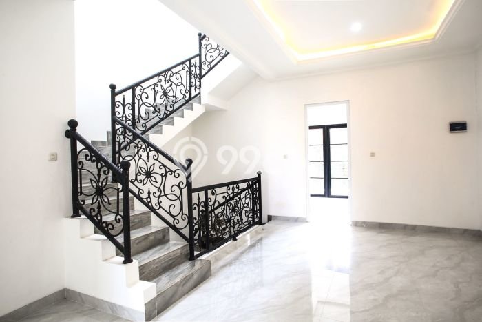 Ready to Use! Premium House LT 159m2 Desain Elegan di Bintaro Ready to Use! Premium House LT 159m2 Desain Elegan di Bintaro