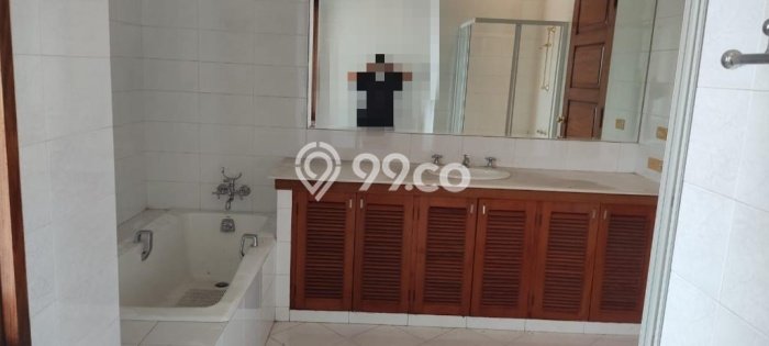 Rumah Mewah LB 800m2 Siap Huni Desain Elegan di Kuningan, Jakarta Selatan Rumah Mewah LB 800m2 Siap Huni Desain Elegan di Kuningan, Jakarta Selatan