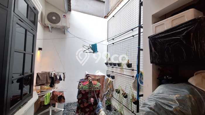 Rumah Nyaman area Tomang, 3 KM, Lingkungan Tenang, Luas 150m2m² Bangunan 200m2m² Rumah Nyaman area Tomang, 3 KM, Lingkungan Tenang, Luas 150m2m² Bangunan 200m2m²