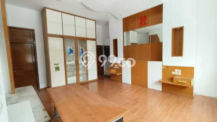 Rumah Mewah LB 500m2 Siap Pakai Desain Elegan di Tanjung Duren, Jakarta Barat Rumah Mewah LB 500m2 Siap Pakai Desain Elegan di Tanjung Duren, Jakarta Barat