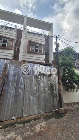 Rumah Luas Asri 3 KT Siap Pakai di Tanjung Duren Jakarta Barat Rumah Luas Asri 3 KT Siap Pakai di Tanjung Duren Jakarta Barat