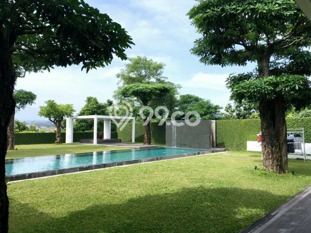 Rumah Siap Pakai di Gajah Mungkur, Semarang, LT 1705m2m² Bangunan 1300m2m² Rumah Siap Pakai di Gajah Mungkur, Semarang, LT 1705m2m² Bangunan 1300m2m²