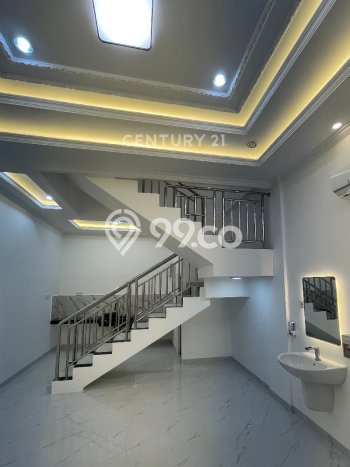 For Sale Rumah 4 Kamar Lokasi Strategis Bagus dan Strategis di Johar Baru For Sale Rumah 4 Kamar Lokasi Strategis Bagus dan Strategis di Johar Baru