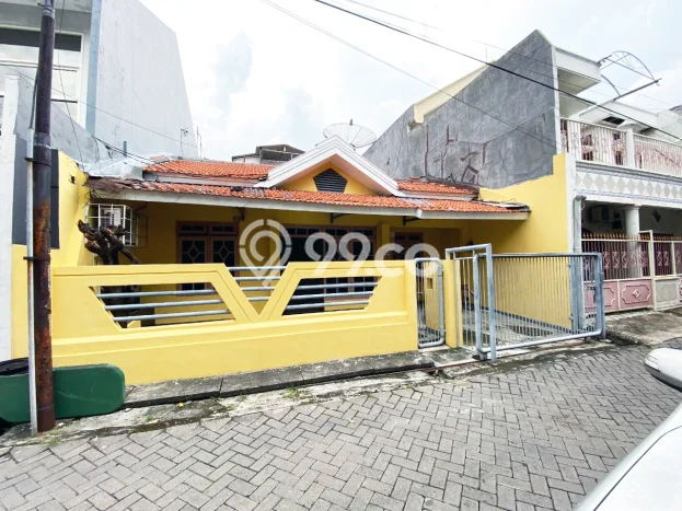 For Sale Hunian Rumah Terawat 2 Kamar di Sukomanunggal, Surabaya For Sale Hunian Rumah Terawat 2 Kamar di Sukomanunggal, Surabaya