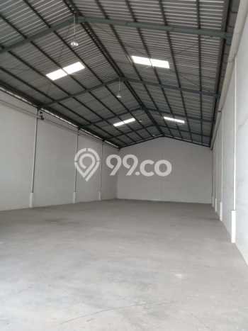 LOKASI STRATEGIS! Gudang Kawasan Porong, Luas 432m2m², Area Komersial, Jalan Utama LOKASI STRATEGIS! Gudang Kawasan Porong, Luas 432m2m², Area Komersial, Jalan Utama
