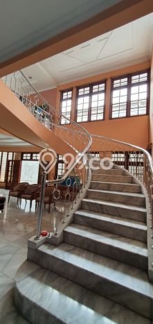 Siap Huni Hunian Elit 9 Kamar di Palmerah Dekat ke Mana Saja Siap Huni Hunian Elit 9 Kamar di Palmerah Dekat ke Mana Saja