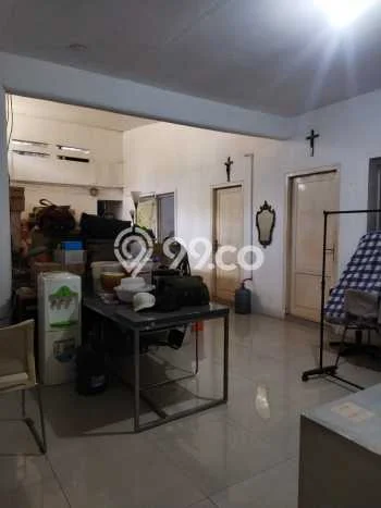 Dijual Rumah Luas Elegan Dengan View Eksklusif di Tomang, Jakarta Barat Dijual Rumah Luas Elegan Dengan View Eksklusif di Tomang, Jakarta Barat