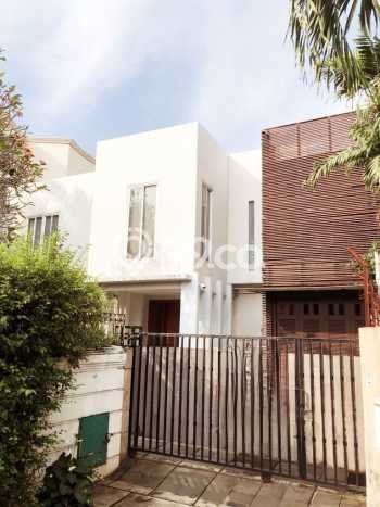Dijual Rumah Luas Elegan Dengan View Eksklusif di Senopati, Jakarta Selatan Dijual Rumah Luas Elegan Dengan View Eksklusif di Senopati, Jakarta Selatan