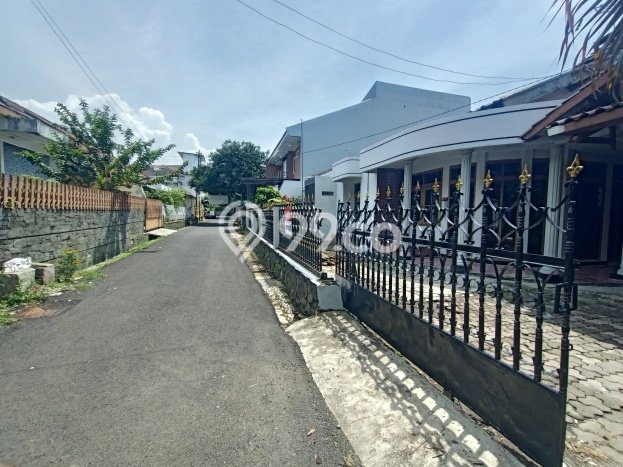 Rumah Premium kawasan Cibeunying, 7 KT, Area Tenang, LT 380m² LB 530m² Rumah Premium kawasan Cibeunying, 7 KT, Area Tenang, LT 380m² LB 530m²