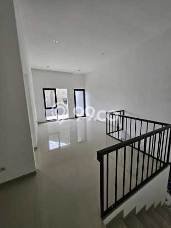 Rumah Mewah 3 KT 3 KM di Kompleks Cluster Regol, Bandung Rumah Mewah 3 KT 3 KM di Kompleks Cluster Regol, Bandung