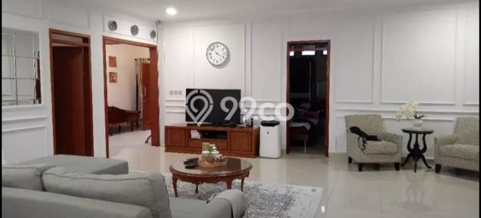 Ready to Use! Luxury House LT 256m2 Desain Elegan di Sumurbandung Ready to Use! Luxury House LT 256m2 Desain Elegan di Sumurbandung