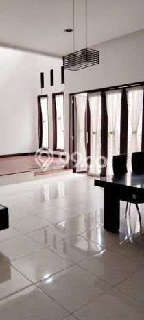 Jarang Ada! Rumah Kontrakan 4 Kamar Nyaman Siap Huni BSD Anggrek Loka Jarang Ada! Rumah Kontrakan 4 Kamar Nyaman Siap Huni BSD Anggrek Loka