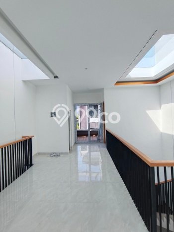 Jual Rumah Luas Megah Dengan View Eksklusif di Duri Kepa, Jakarta Barat Jual Rumah Luas Megah Dengan View Eksklusif di Duri Kepa, Jakarta Barat