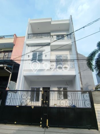 Hunian Mewah LB 200m2 Siap Huni Desain Elegan di Duri Kepa, Jakarta Barat Hunian Mewah LB 200m2 Siap Huni Desain Elegan di Duri Kepa, Jakarta Barat