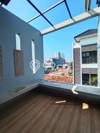 Jual Rumah Luas Megah Dengan View Eksklusif di Duri Kepa, Jakarta Barat Jual Rumah Luas Megah Dengan View Eksklusif di Duri Kepa, Jakarta Barat