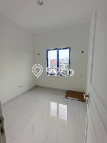Hunian Mewah LB 200m2 Siap Huni Desain Elegan di Duri Kepa, Jakarta Barat Hunian Mewah LB 200m2 Siap Huni Desain Elegan di Duri Kepa, Jakarta Barat