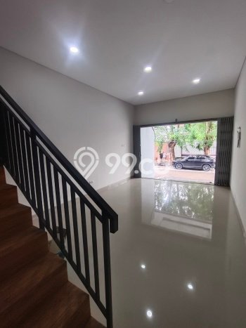 Area Ramai! Ruko Dijual di Kebon Jeruk untuk Bisnis Luas Bangunan 180m2 Area Ramai! Ruko Dijual di Kebon Jeruk untuk Bisnis Luas Bangunan 180m2