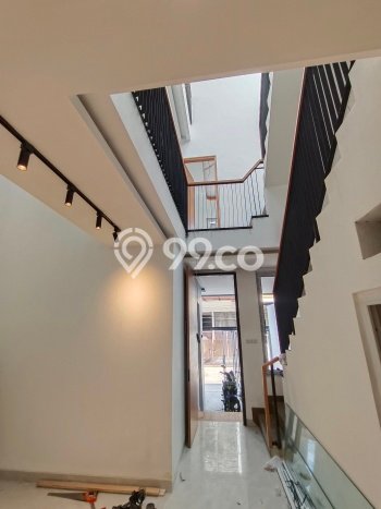 Jual Rumah Luas Megah Dengan View Eksklusif di Duri Kepa, Jakarta Barat Jual Rumah Luas Megah Dengan View Eksklusif di Duri Kepa, Jakarta Barat