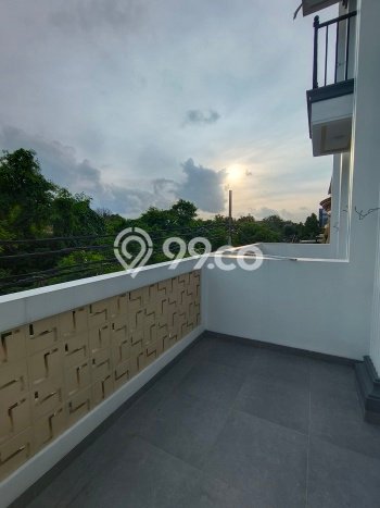 Rumah Elit LB 284m2 Siap Pakai Desain Elegan di Taman Ratu, Jakarta Barat Rumah Elit LB 284m2 Siap Pakai Desain Elegan di Taman Ratu, Jakarta Barat