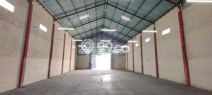 LOKASI STRATEGIS! Gudang di Grogol, Luas 450m², Area Ramai, Ready Operasional LOKASI STRATEGIS! Gudang di Grogol, Luas 450m², Area Ramai, Ready Operasional