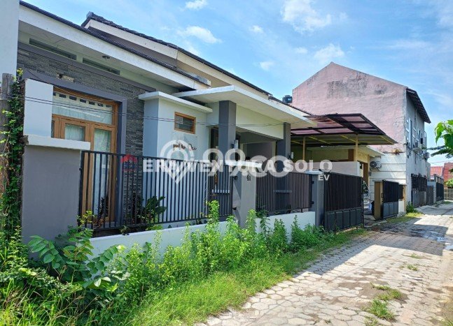 Dijual Rumah 3 Kamar Lokasi Strategis Bagus dan Strategis di Colomadu Dijual Rumah 3 Kamar Lokasi Strategis Bagus dan Strategis di Colomadu