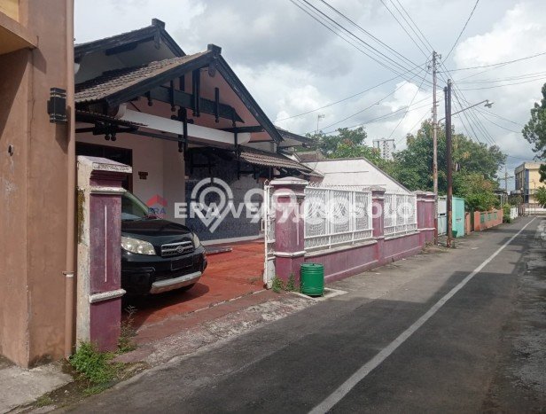 Jual Rumah Favorit Siap Huni LB 178m2 di Laweyan, Surakarta Jual Rumah Favorit Siap Huni LB 178m2 di Laweyan, Surakarta