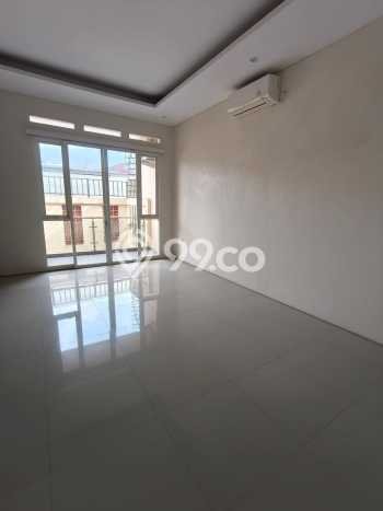 NEW LISTING! Rumah Strategis area Puspowarno, LT 180m² LB 300m² NEW LISTING! Rumah Strategis area Puspowarno, LT 180m² LB 300m²