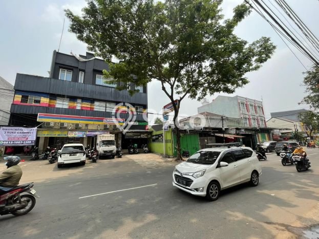LOKASI PREMIUM! Komersial di Karawaci, Luas 352m², Lokasi Komersial LOKASI PREMIUM! Komersial di Karawaci, Luas 352m², Lokasi Komersial