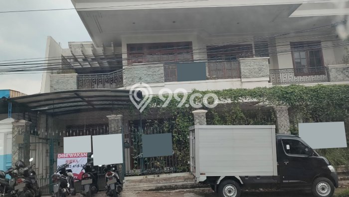 Disewakan! Rumah 6 Kamar Tidur &
6 Kamar Mandi di Malang Kota, Malang Disewakan! Rumah 6 Kamar Tidur &
6 Kamar Mandi di Malang Kota, Malang