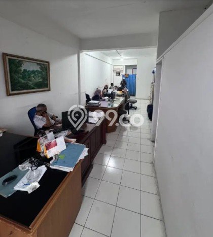 Ruko Strategis di Tanjung Barat, Luas 180m², Lokasi Komersial Ruko Strategis di Tanjung Barat, Luas 180m², Lokasi Komersial