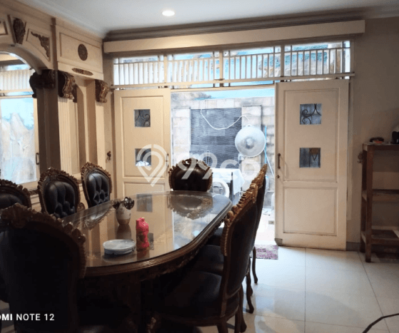 Jual Rumah Luas Megah Dengan View Cantik di Utan Kayu, Jakarta Timur Jual Rumah Luas Megah Dengan View Cantik di Utan Kayu, Jakarta Timur