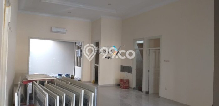 Rumah Mewah LB 300m2 Siap Huni Desain Elegan di Manyar, Surabaya Rumah Mewah LB 300m2 Siap Huni Desain Elegan di Manyar, Surabaya