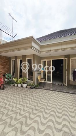 Hunian Mewah LB 230m2 Siap Pakai Desain Elegan di Manyar, Surabaya Hunian Mewah LB 230m2 Siap Pakai Desain Elegan di Manyar, Surabaya