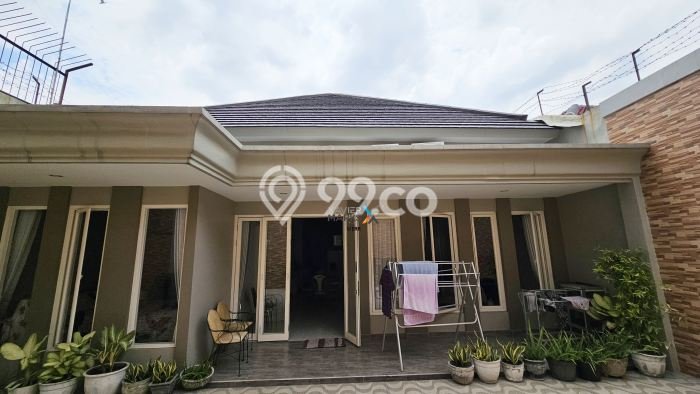 Hunian Mewah LB 230m2 Siap Pakai Desain Elegan di Manyar, Surabaya Hunian Mewah LB 230m2 Siap Pakai Desain Elegan di Manyar, Surabaya