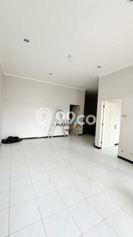 Lokasi strategis! Rumah siap pakai disewakan di Mulyorejo LB 270m2 Lokasi strategis! Rumah siap pakai disewakan di Mulyorejo LB 270m2