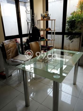 Disewakan! Rumah 3 Kamar Tidur &
2 Kamar Mandi di BSD The Icon, Tangerang Disewakan! Rumah 3 Kamar Tidur &
2 Kamar Mandi di BSD The Icon, Tangerang