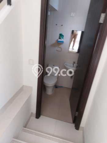 Disewakan! Rumah 3 Kamar Tidur &
2 Kamar Mandi di BSD Eminent, Tangerang Disewakan! Rumah 3 Kamar Tidur &
2 Kamar Mandi di BSD Eminent, Tangerang